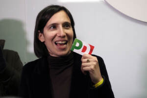Bologna, Elly Schlein si iscrive al Partito Democratico