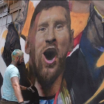 Buenos Aires, un murale celebra la vittoria dell’Argentina ai Mondiali