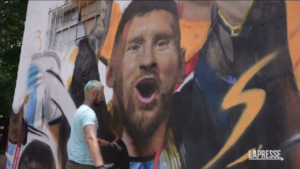 Buenos Aires, un murale celebra la vittoria dell’Argentina ai Mondiali