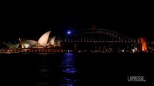 Australia, Sydney Opera House e Harbour Bridge al buio per l’Ucraina