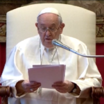 Ucraina, Papa: “Nessuna guerra è ‘santa’”