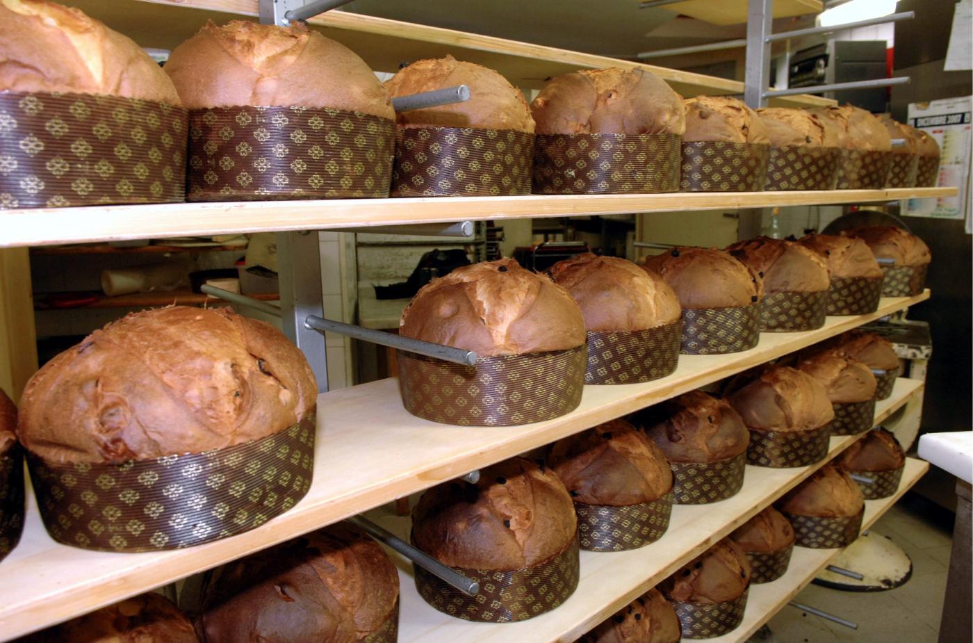 Natale, controlli Nas: ritirati panettoni e tonnellate di dolci