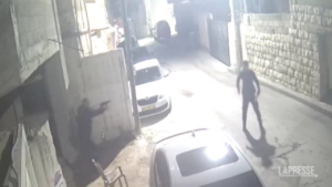 Israele, arabo sperona auto della polizia: ucciso dagli agenti