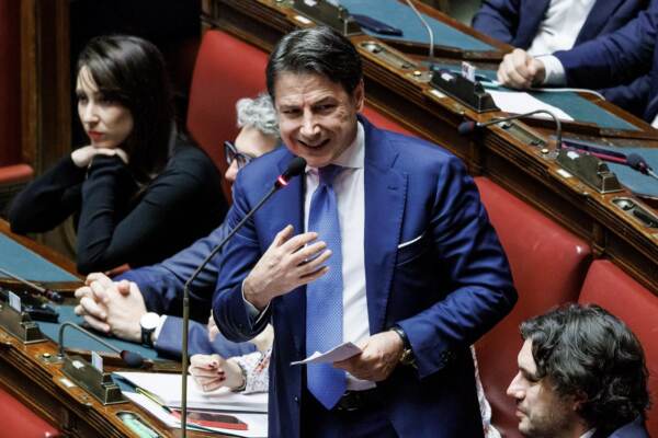 Manovra, Conte: “Legittimo protestare in Aula”