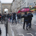 Parigi, scontri su luogo sparatoria