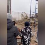 Ucraina, russi demoliscono teatro a Mariupol