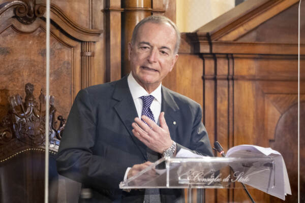 Mattarella alla cerimonia di giuramento del nuovo presidente del Consiglio di Stato Franco Frattini
