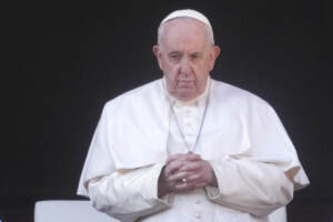 Ucraina, Papa: “Porre fine a guerra insensata”