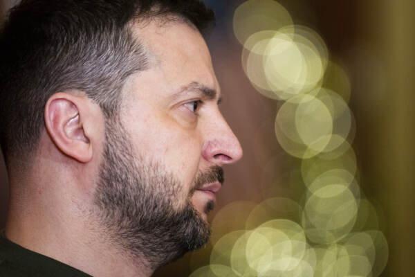 Ucraina, Zelensky: “Non aspettiamo miracolo, lo creiamo noi”