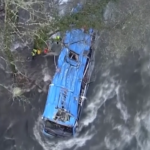 Spagna, bus precipita in un fiume: 6 morti