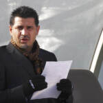 Iran, aereo famiglia ex calciatore Daei costretto ad atterrare