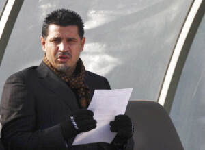 Iran, aereo famiglia ex calciatore Daei costretto ad atterrare