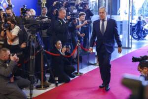 Russia, Lavrov: “Occidente sta perdendo guida economia globale”