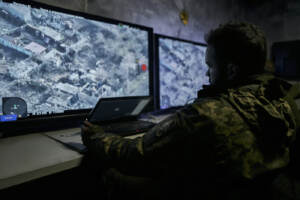 Il Natale di guerra in Ucraina: allarmi aerei, freddo e mancanza di elettricità