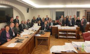 Manovra, opposizioni occupano Commissione bilancio