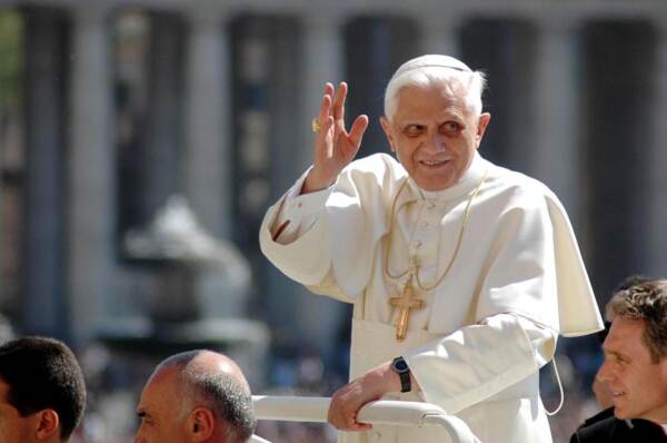 SAN PIETRO, PRIMA UDIENZA GENERALE DI BENEDETTO XVI