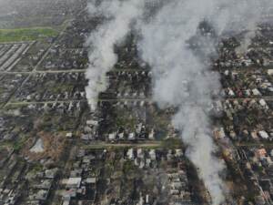Ucraina - Fumo dopo gli attacchi russi nella periferia di Bakhmut
