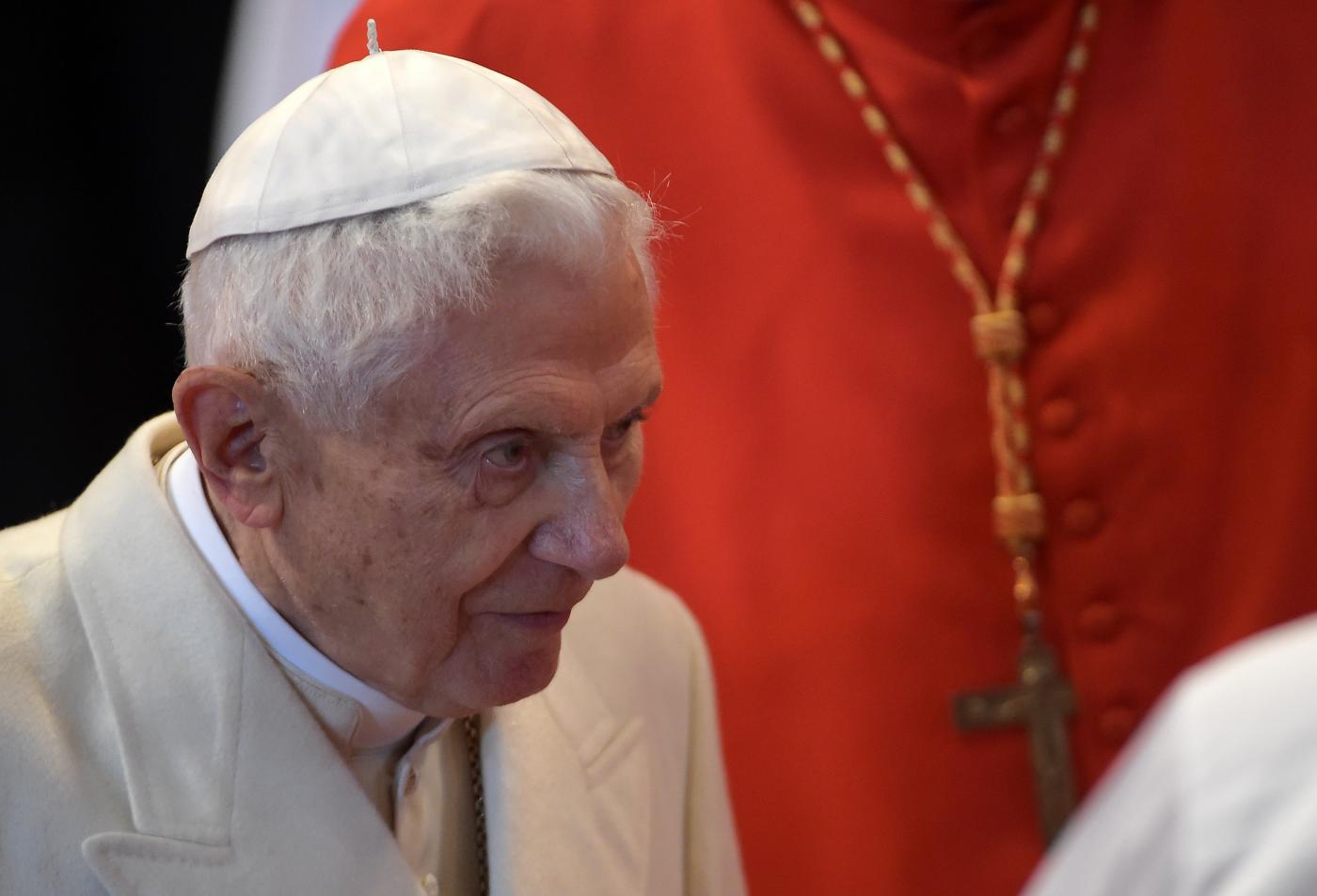 Benedetto XVI, Vaticano: “Stazionario, ha seguito Messa” Benedetto XVI, Vaticano: “Stazionario, ha seguito Messa”