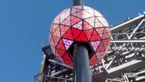 New York, a Times Square testata la sfera di Capodanno