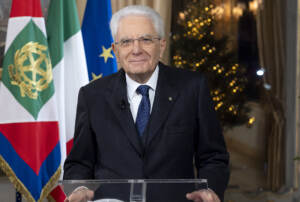 Mattarella: “Repubblica è di chi paga le tasse”