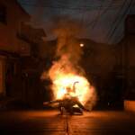 Milano, bruciano manichino poliziotto: denunciati