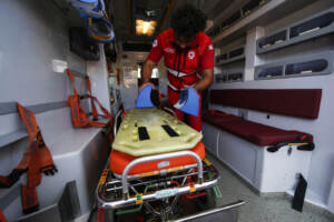 Roma, consegna nuove ambulanze della Croce Rossa al sistema sanitario ucraino