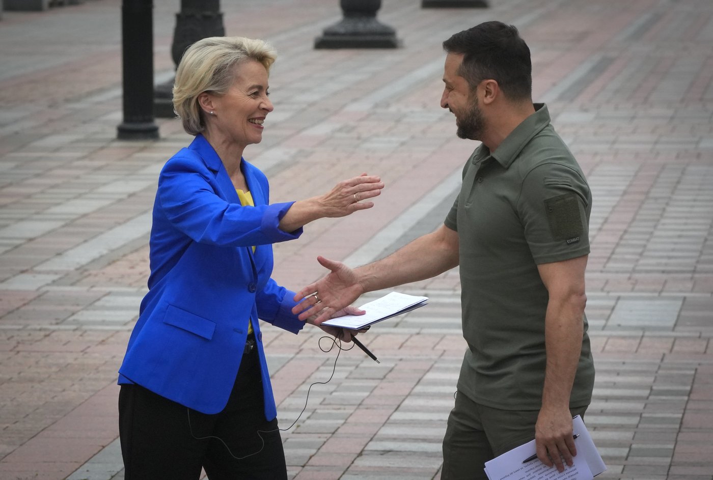 Ucraina, von der Leyen a Zelensky: “Aiuti anche con generatori” Ucraina, von der Leyen a Zelensky: “Aiuti anche con generatori”