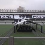 Pelé, la salma di O Rey al centro del campo del Santos