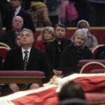 Ratzinger, Orban a camera ardente Benedetto XVI