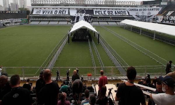 Brésil : Plus de 230 000 personnes se sont recueillies devant le cercueil de Pelé