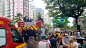 Pelé, feretro in corteo per le strade di Santos