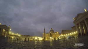 Ratzinger, l’alba su San Pietro nel secondo giorno di veglia