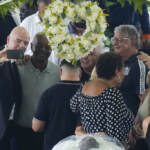 Pelé, Infantino e il selfie vicino alla bara: polemiche