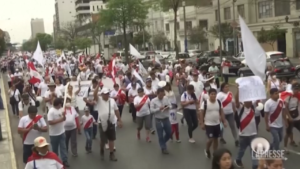 Crisi politica in Perù, marcia contro proteste violente