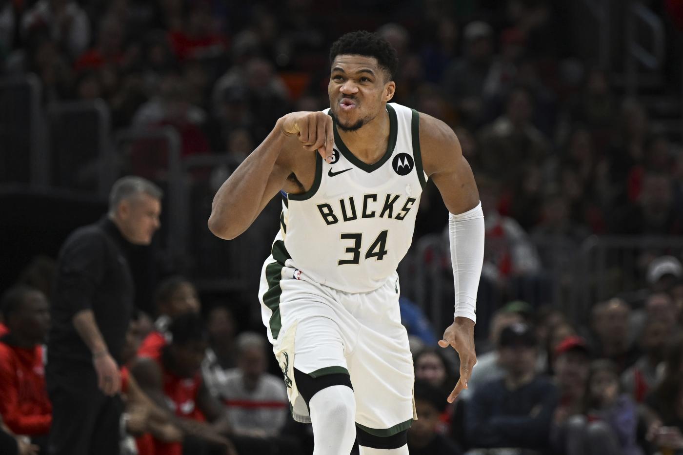 Nba, super Antetokounmpo trascina i Bucks