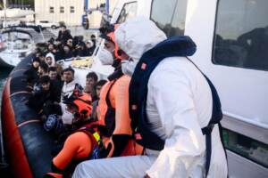 Soccorso di migranti a Roccella Jonica