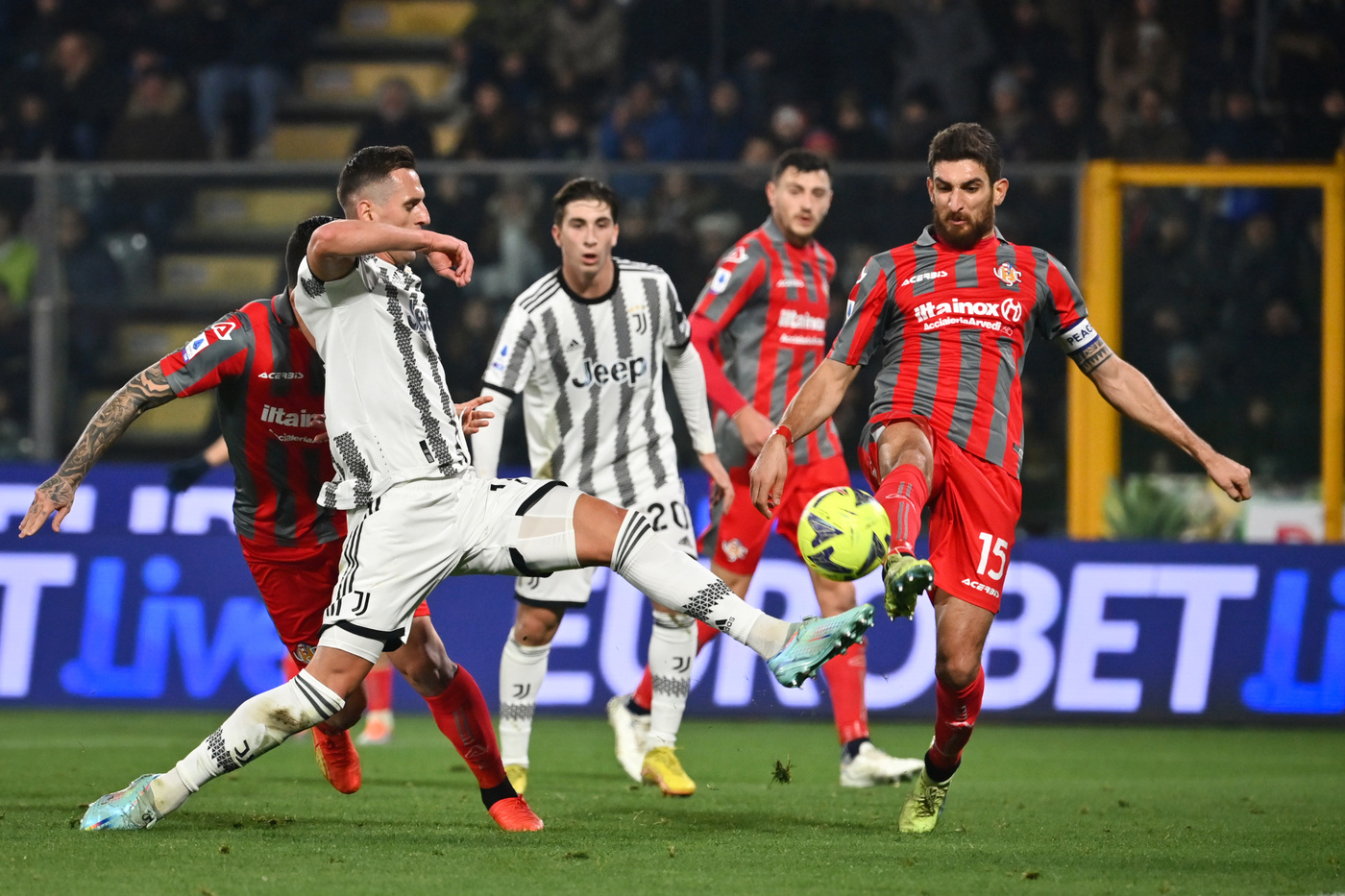 Cremonese-Juve 0-1, bianconeri vincono fuori casa