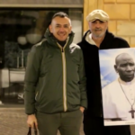 Roma, spuntano le immagini di un Papa nero