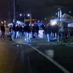 Nfl, veglia per Damar Hamlin davanti all’ospedale