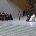Vaticano, Papa cita Ratzinger: “Chi crede non è mai solo”