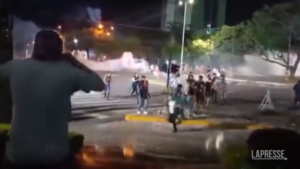 Bolivia, arrestato leader opposizione: scontri tra manifestanti e polizia