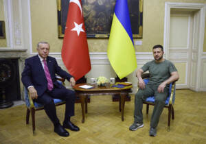 Ucraina, Erdogan a Zelensky: “Pronto a mediare per pace duratura”