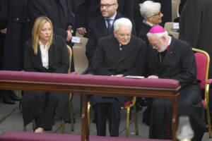 Ratzinger, Meloni e Mattarella ai funerali