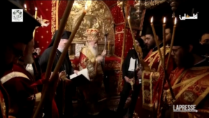 Natale ortodosso, messa in chiesa Natività a Betlemme