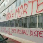Roma, scritte no vax su Casa Salute a Tenuta di Torrenova