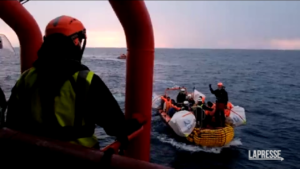 Migranti, Ocean Viking salva 37 migranti a largo della Libia