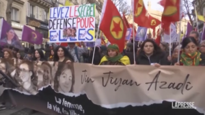Parigi, curdi protestano contro omicidio attivisti