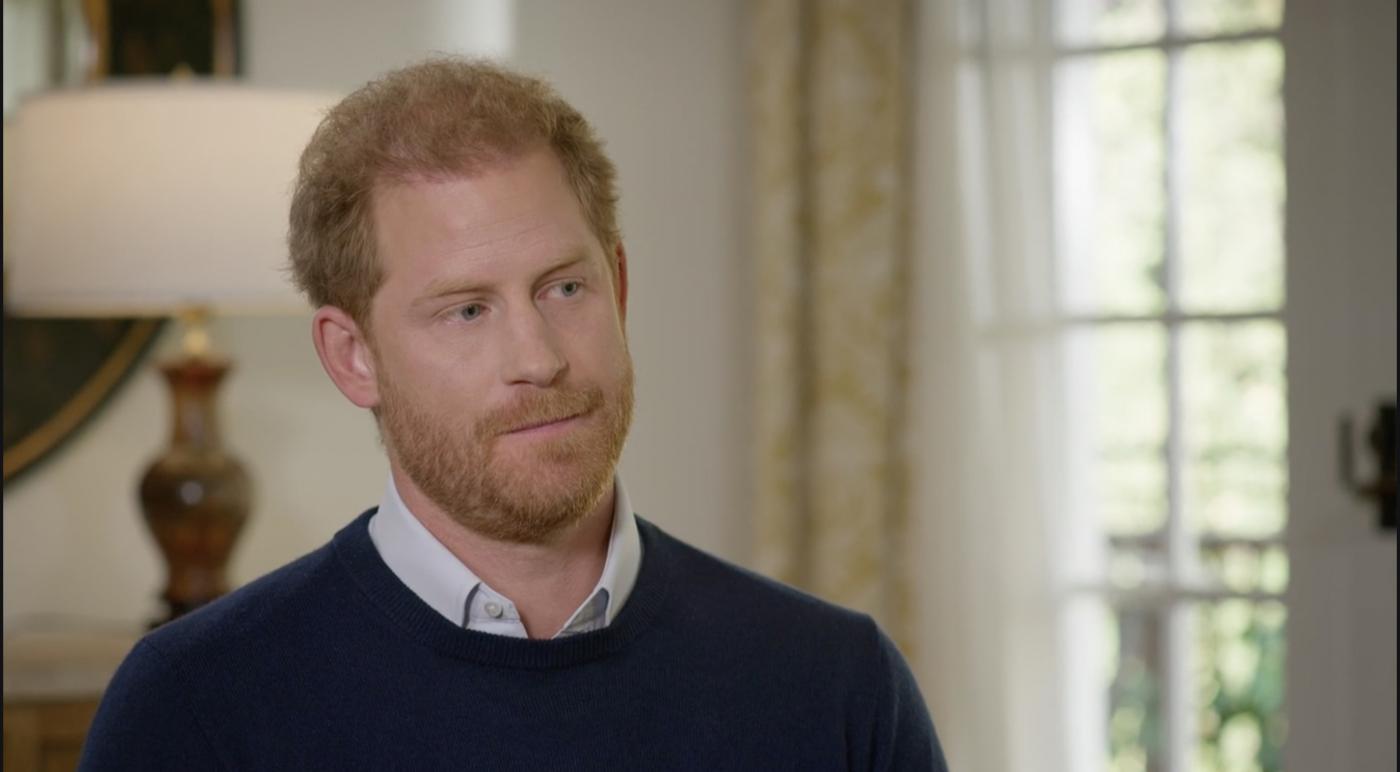 Harry, accuse alla famiglia: “A letto col diavolo per riabilitare loro immagine”