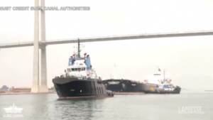 Canale Suez, rimessa a galla nave incagliata