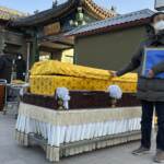 Covid, media: Immagini smentiscono Pechino, crematori in Cina